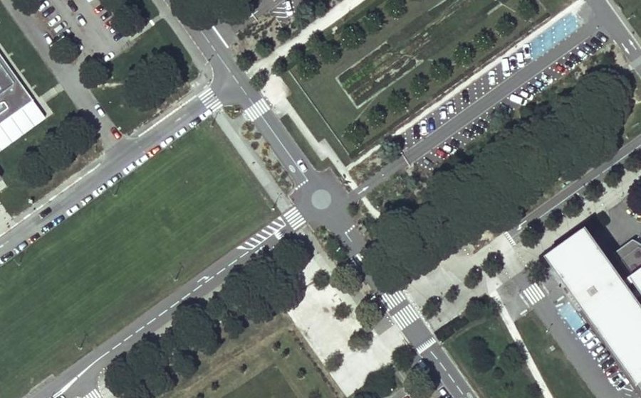 Vue aérienne du Rond-point anonyme n°734169166
