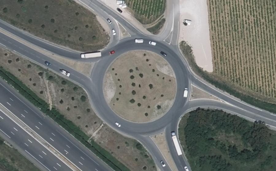 Vue aérienne du Rond-point anonyme n°73422663