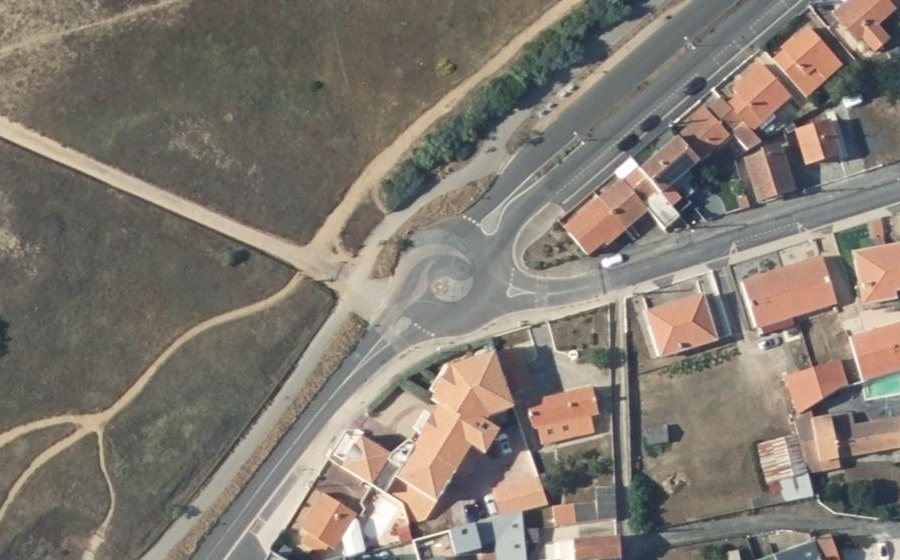 Vue aérienne du Rond-point anonyme n°734384891