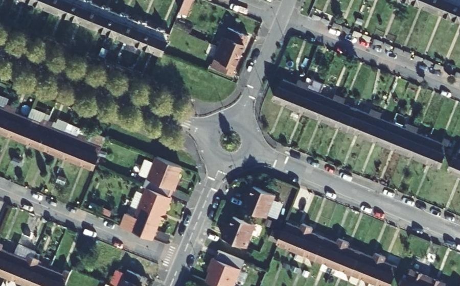Vue aérienne du Rond-point anonyme n°734402805