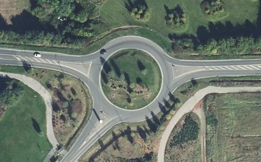 Vue aérienne du Rond-point anonyme n°734473830