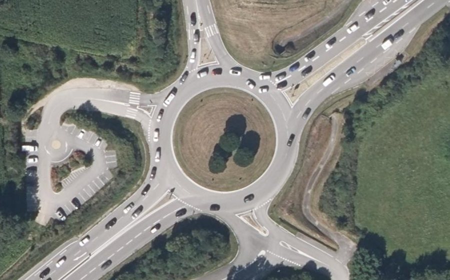 Vue aérienne du Rond-point anonyme n°73461613