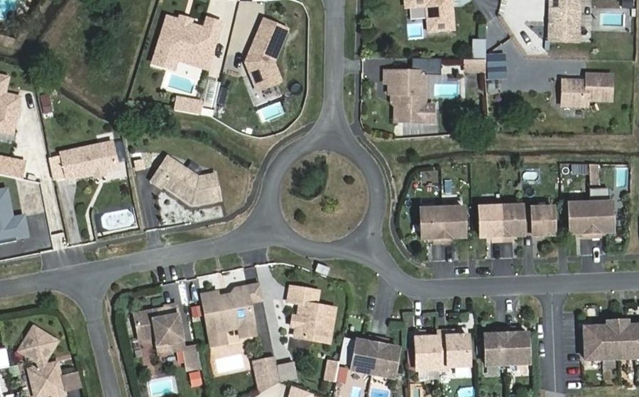 Vue aérienne du Rond-point anonyme n°734944377