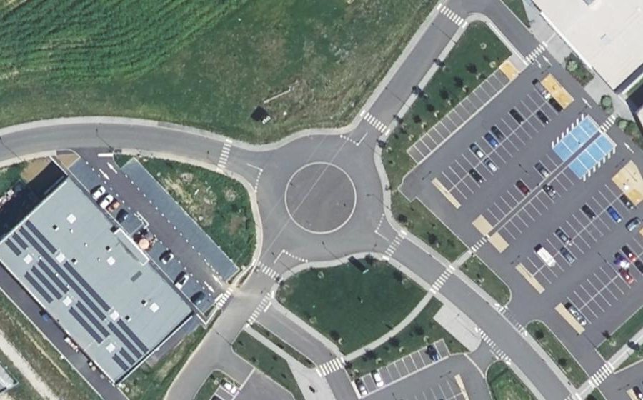 Vue aérienne du Rond-point anonyme n°735150227