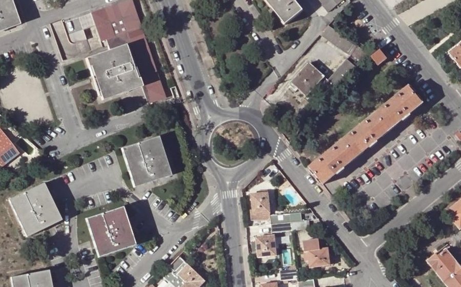 Vue aérienne du Rond-point anonyme n°73519079