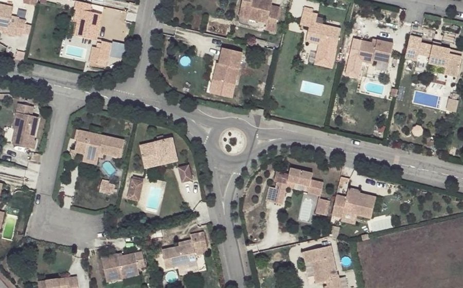 Vue aérienne du Rond-point anonyme n°73520077