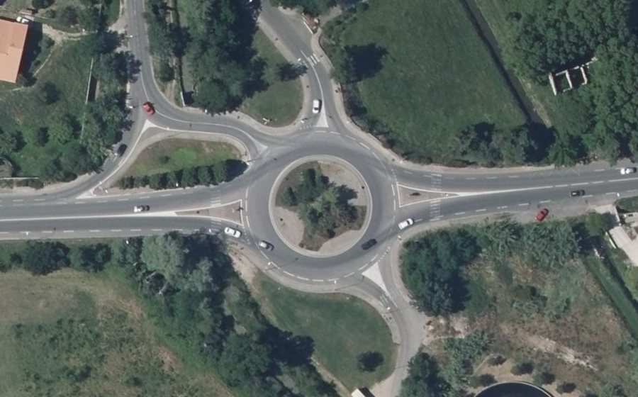 Vue aérienne du Rond-point anonyme n°73536217