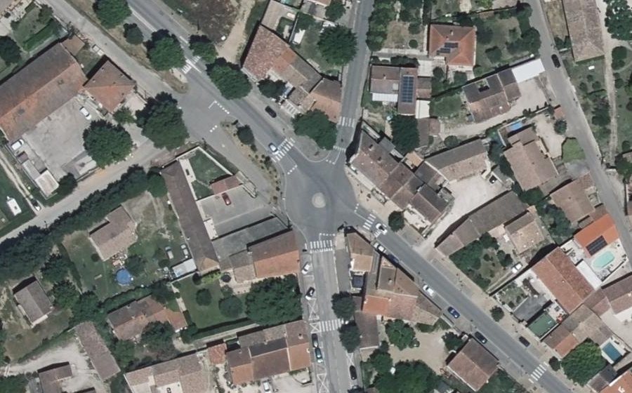 Vue aérienne du Rond-point anonyme n°73538873