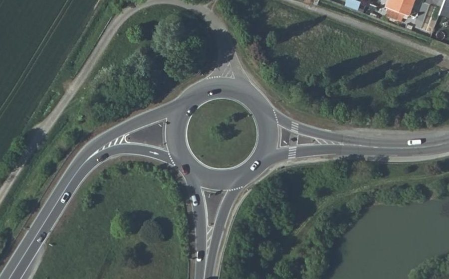 Vue aérienne du Rond-point anonyme n°73546603