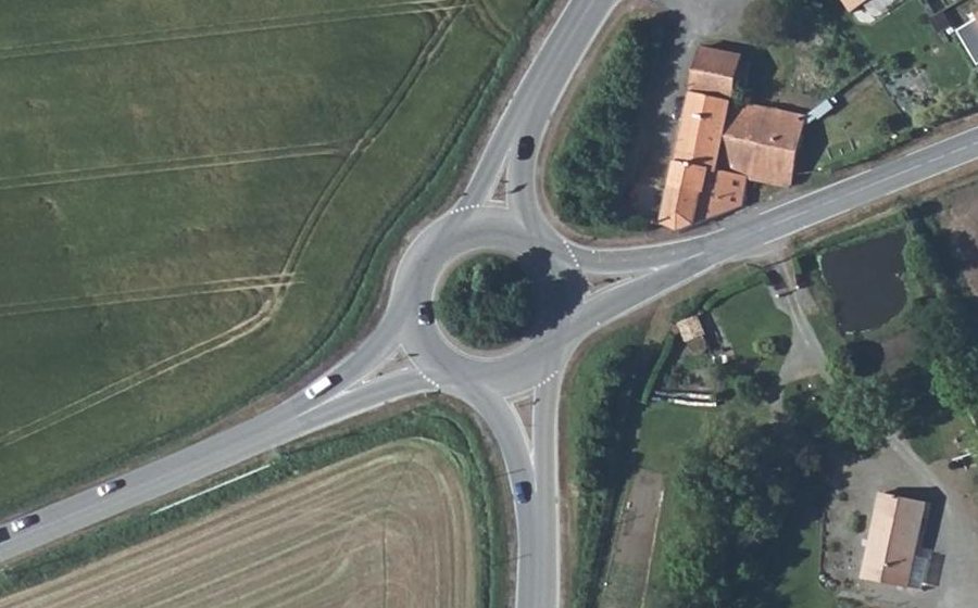 Vue aérienne du Rond-point anonyme n°73546612