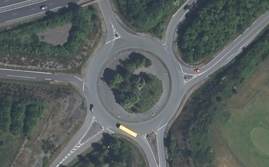 Vue aérienne du Rond-point anonyme n°73557378