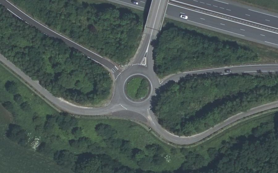 Vue aérienne du Rond-point anonyme n°73561536