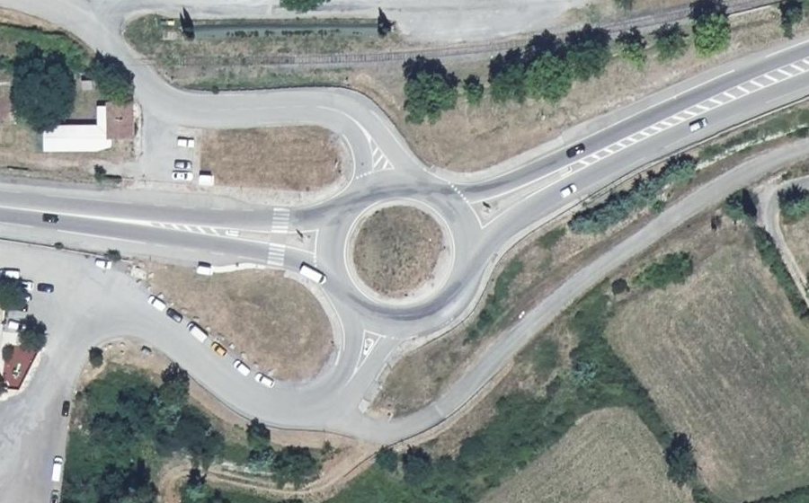 Vue aérienne du Rond-point anonyme n°73563214