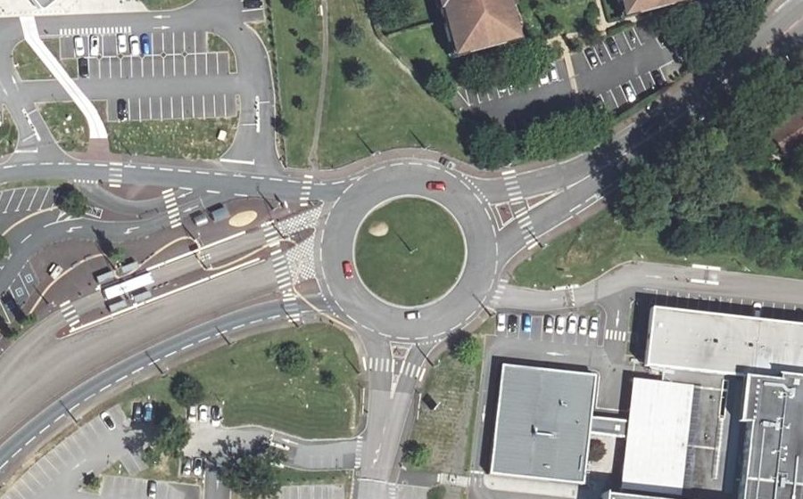 Vue aérienne du Rond-point anonyme n°73563463