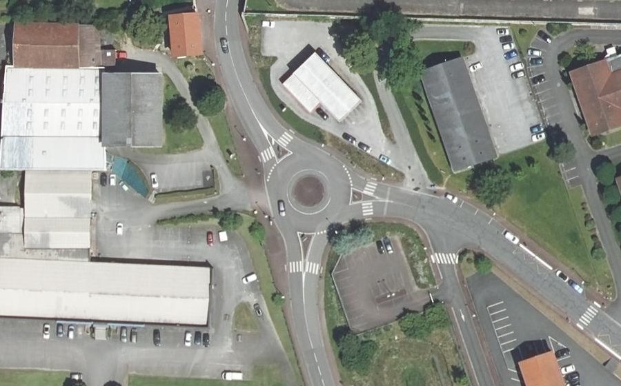 Vue aérienne du Rond-point anonyme n°73572293