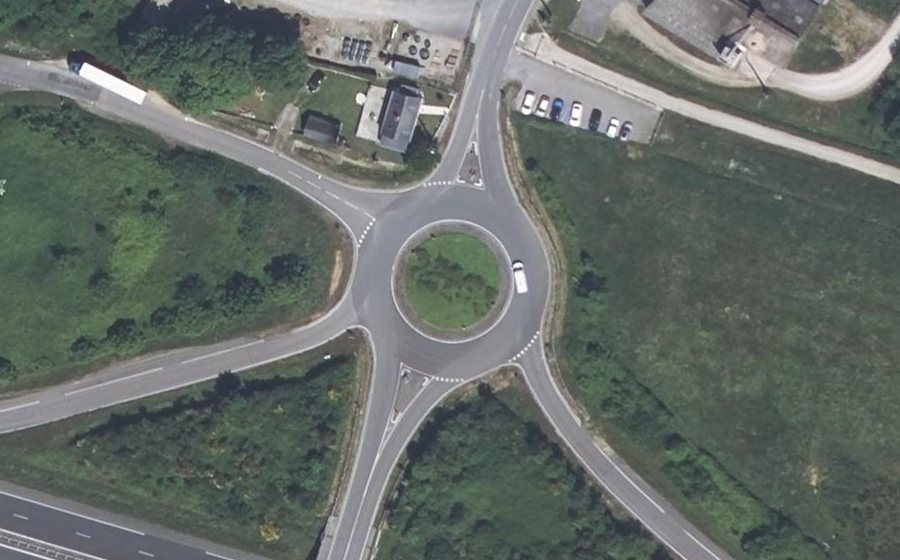Vue aérienne du Rond-point anonyme n°73580215
