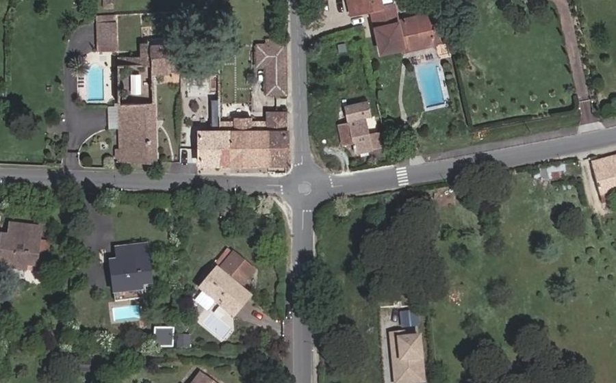 Vue aérienne du Rond-point anonyme n°73627646