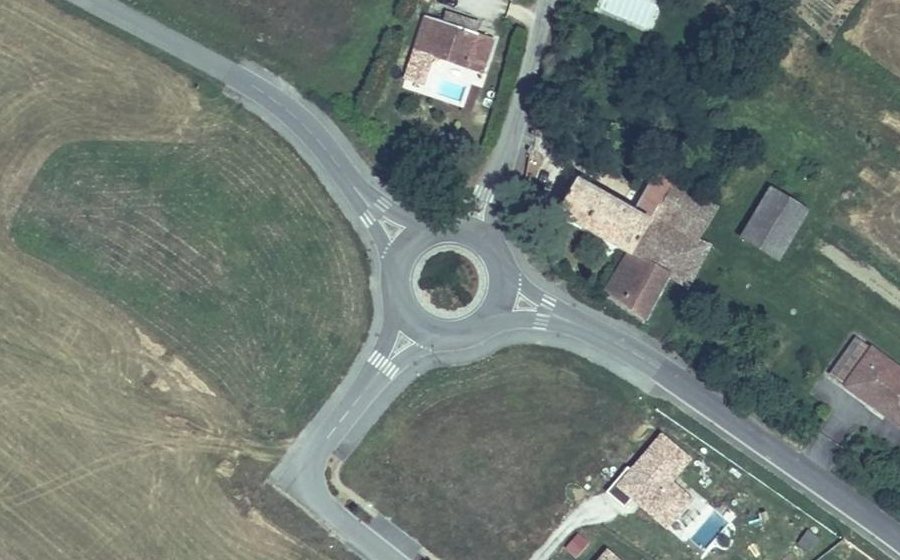 Vue aérienne du Rond-point anonyme n°736344692