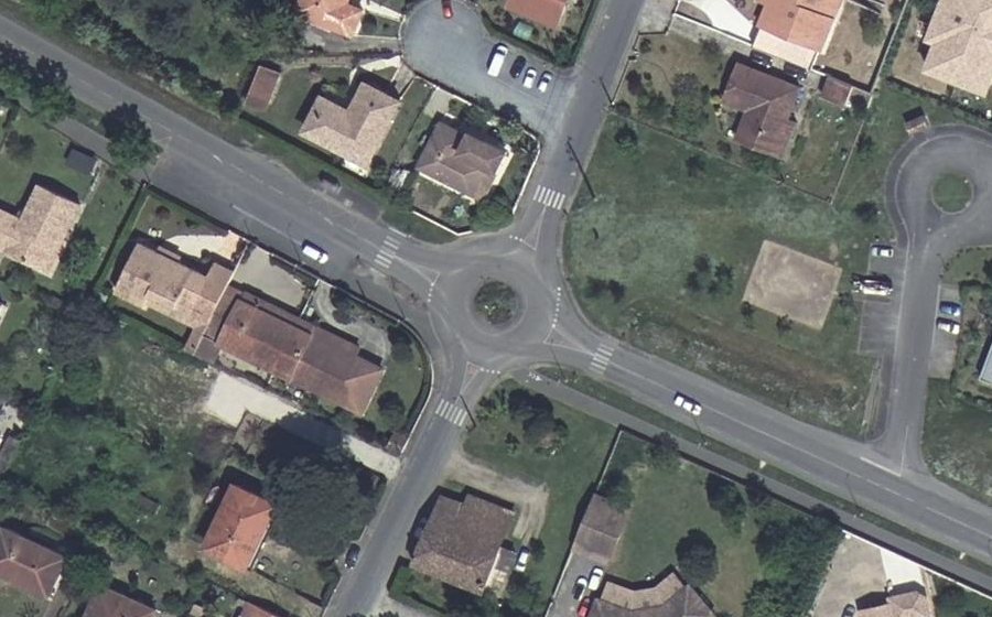 Vue aérienne du Rond-point anonyme n°736346808