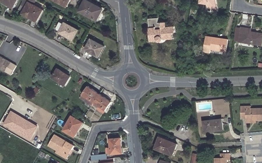 Vue aérienne du Rond-point anonyme n°736354929