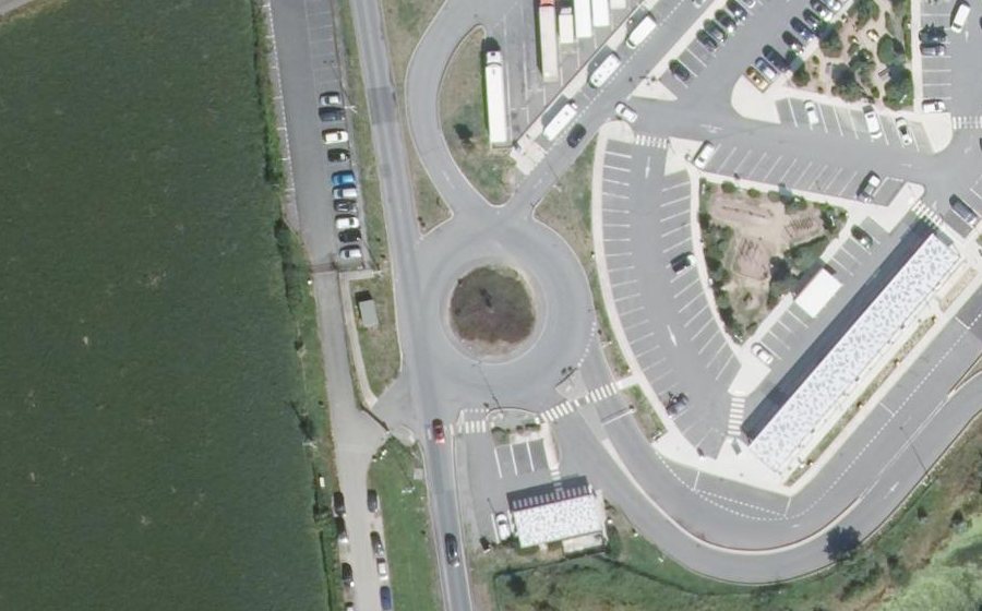 Vue aérienne du Rond-point anonyme n°736804140