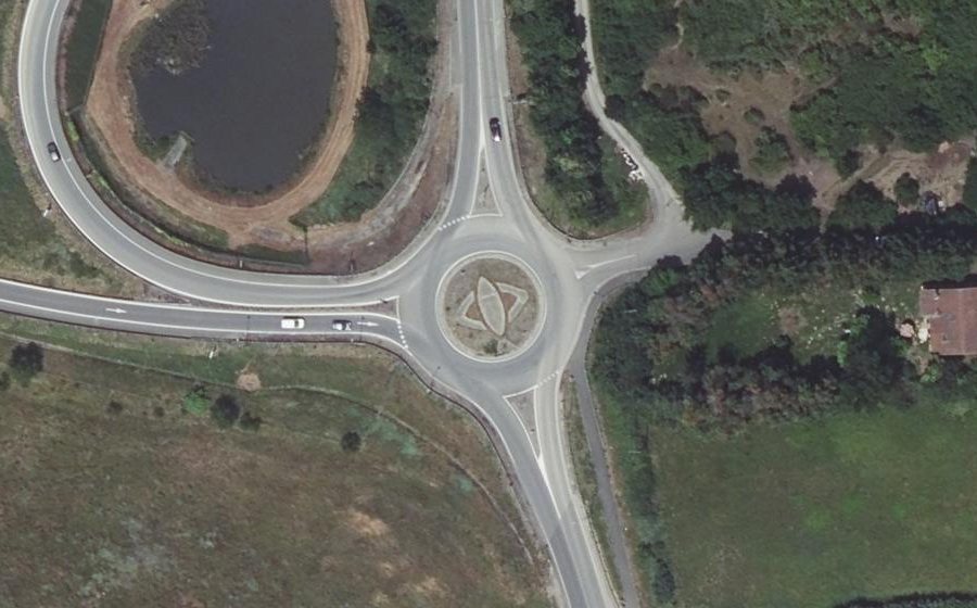 Vue aérienne du Rond-point anonyme n°73695571