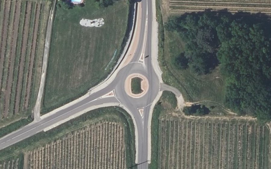 Vue aérienne du Rond-point anonyme n°737006326