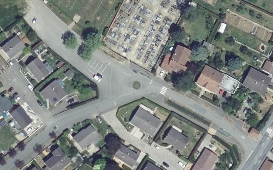 Vue aérienne du Rond-point anonyme n°737022459