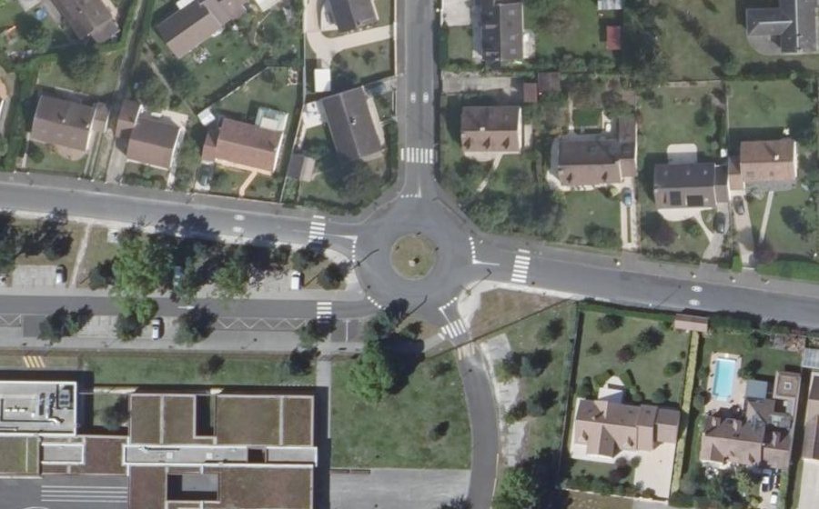 Vue aérienne du Rond-point anonyme n°737031026