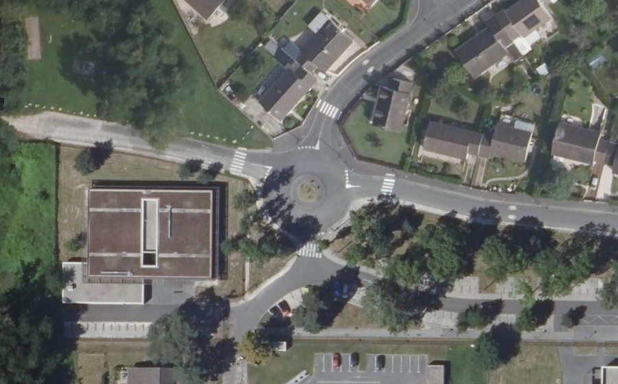 Vue aérienne du Rond-point anonyme n°737031028