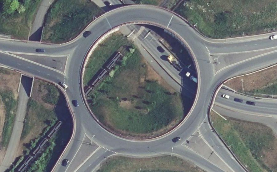 Vue aérienne du Rond-point anonyme n°737033243
