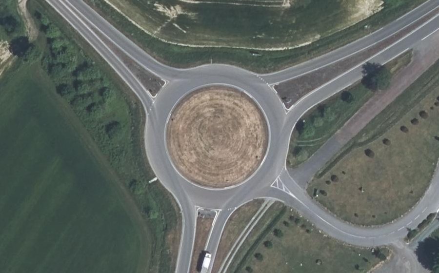 Vue aérienne du Rond-point anonyme n°73703471
