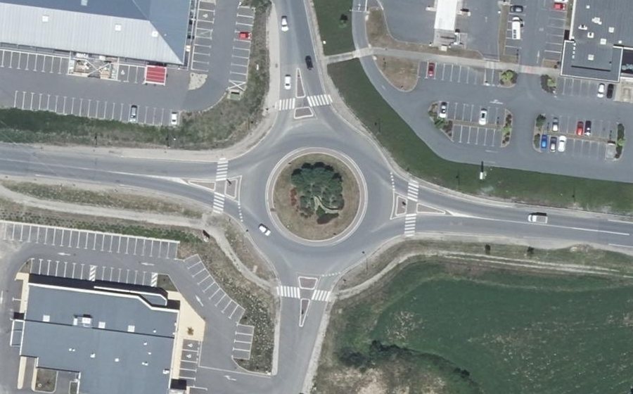 Vue aérienne du Rond-point anonyme n°73722782