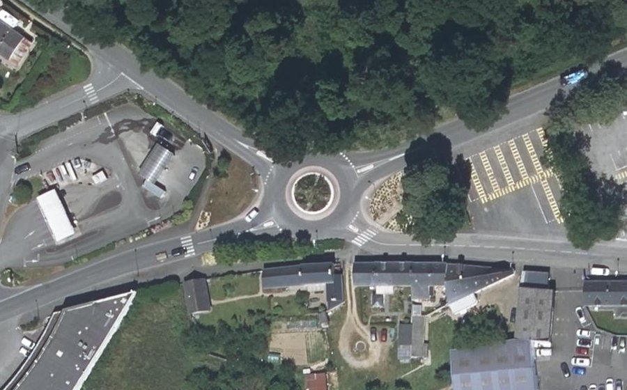 Vue aérienne du Rond-point anonyme n°73725066