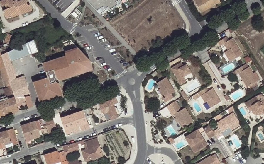 Vue aérienne du Rond-point anonyme n°737355143