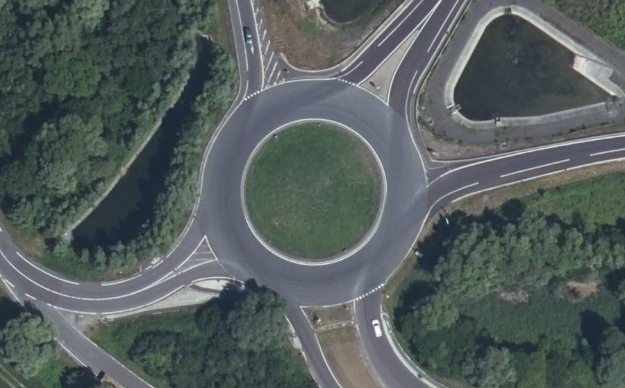 Vue aérienne du Rond-point anonyme n°737544926