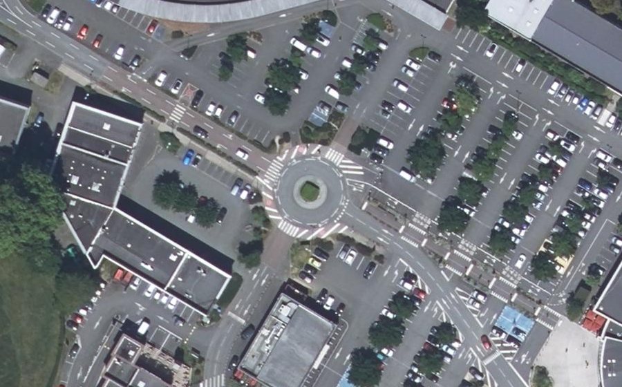 Vue aérienne du Rond-point anonyme n°737690583