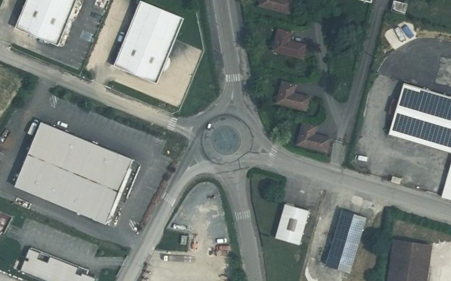 Vue aérienne du Rond-point anonyme n°737710278