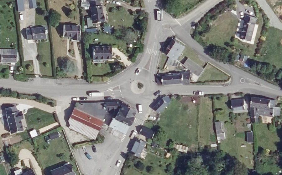 Vue aérienne du Rond-point anonyme n°73806464