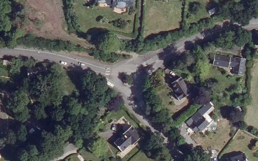 Vue aérienne du Rond-point anonyme n°73806470