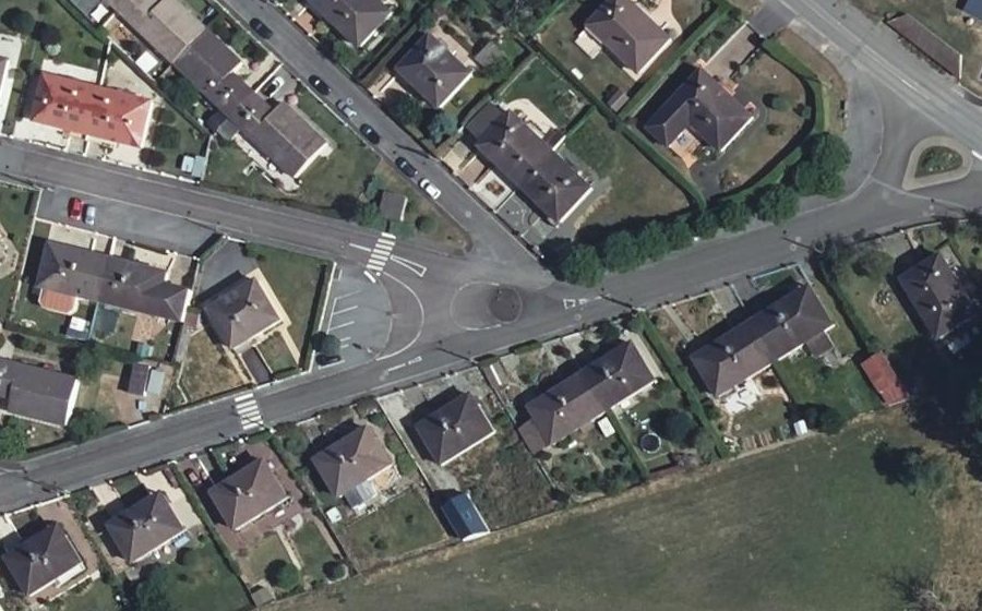 Vue aérienne du Rond-point anonyme n°738531319