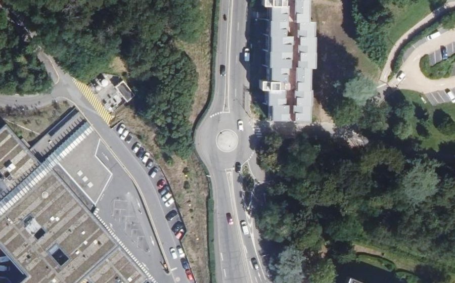 Vue aérienne du Rond-point anonyme n°73895482
