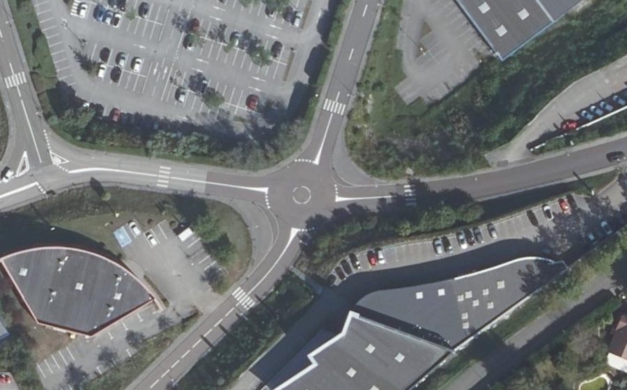 Vue aérienne du Rond-point anonyme n°739031592