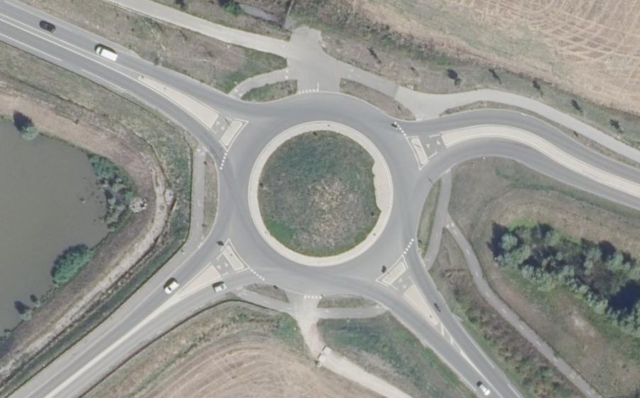 Vue aérienne du Rond-point anonyme n°739092663