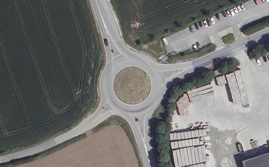 Vue aérienne du Rond-point anonyme n°739518570