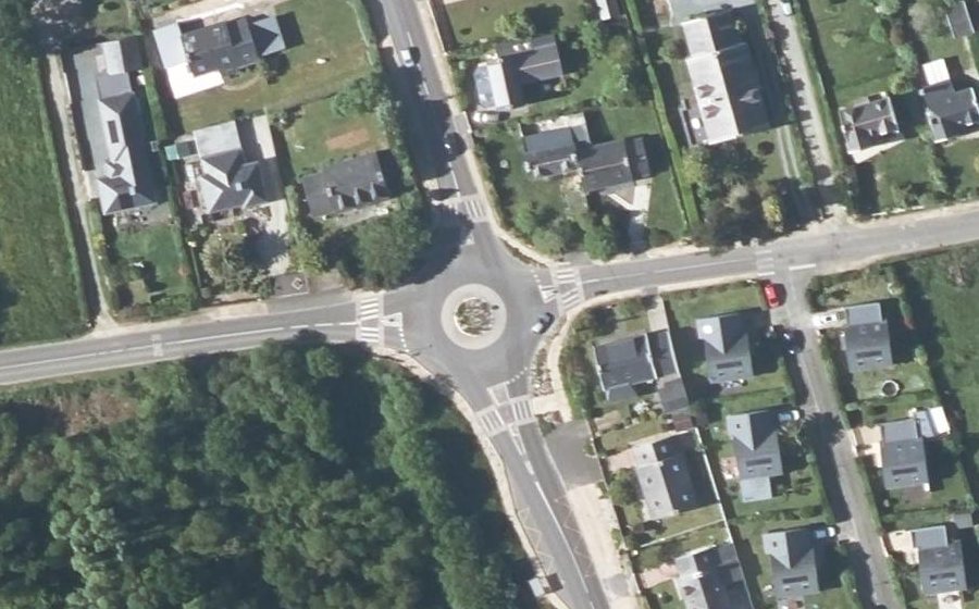 Vue aérienne du Rond-point anonyme n°739545687