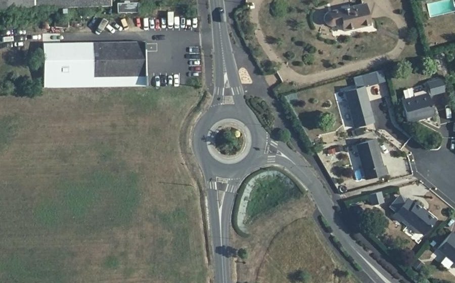 Vue aérienne du Rond-point anonyme n°73985713