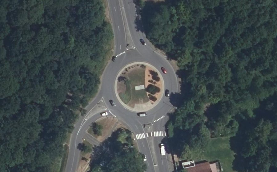 Vue aérienne du Rond-point anonyme n°740105994