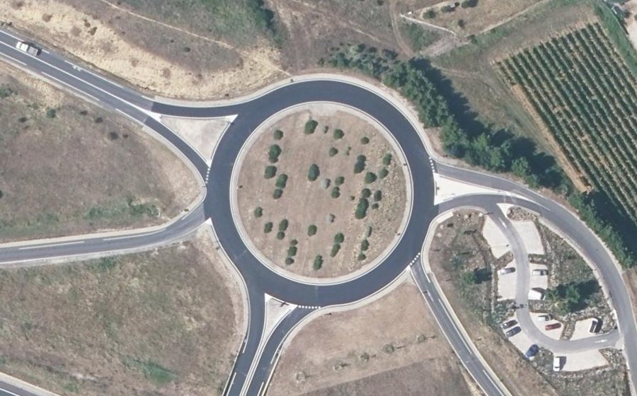 Vue aérienne du Rond-point anonyme n°74018652
