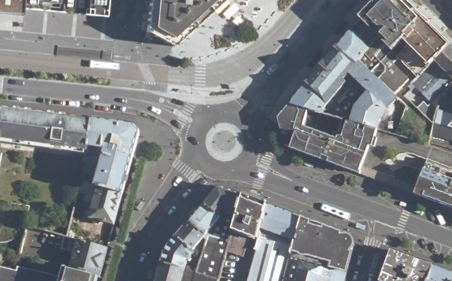 Vue aérienne du Rond-point anonyme n°740216706